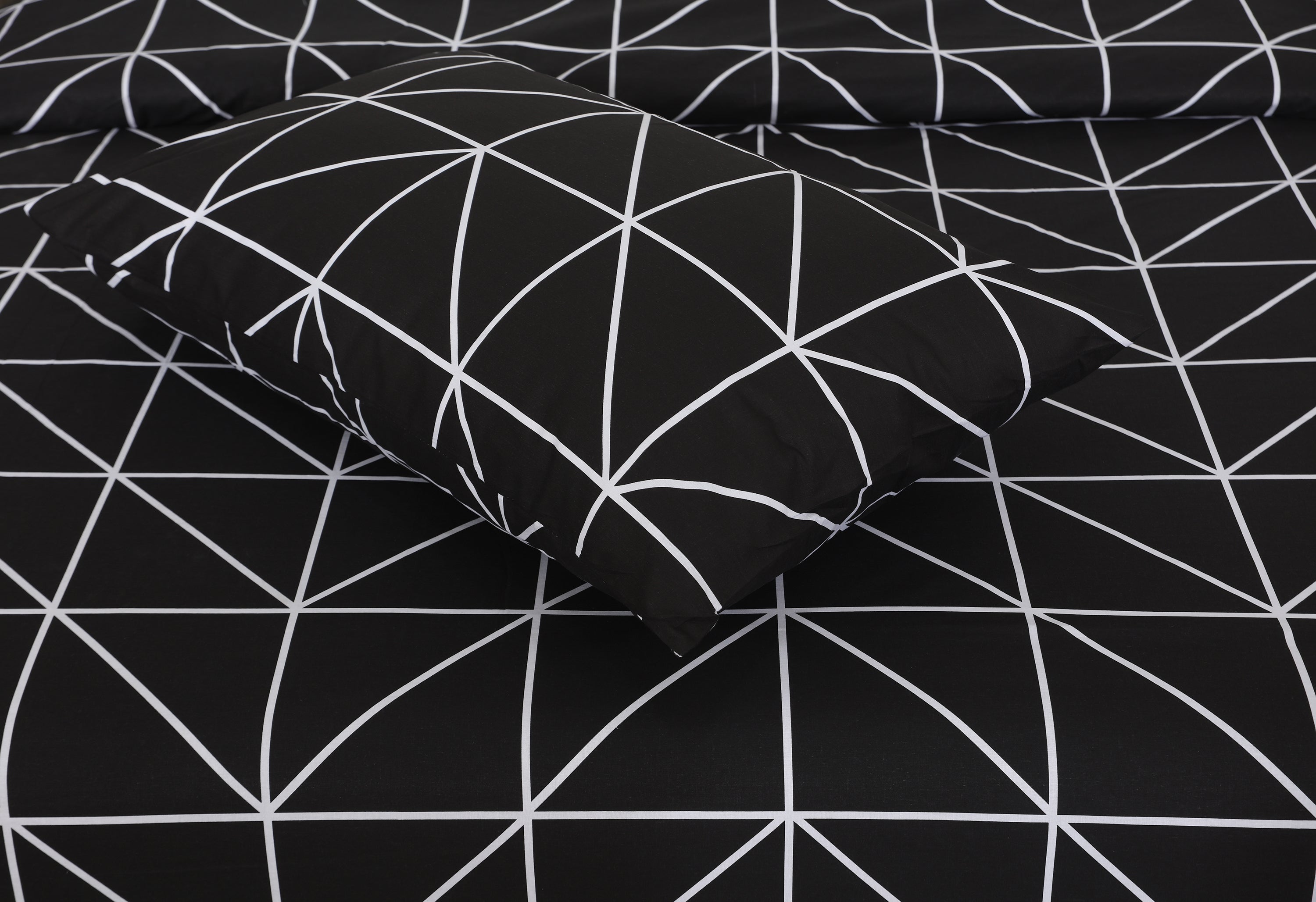Vertex Geometric Bed Set